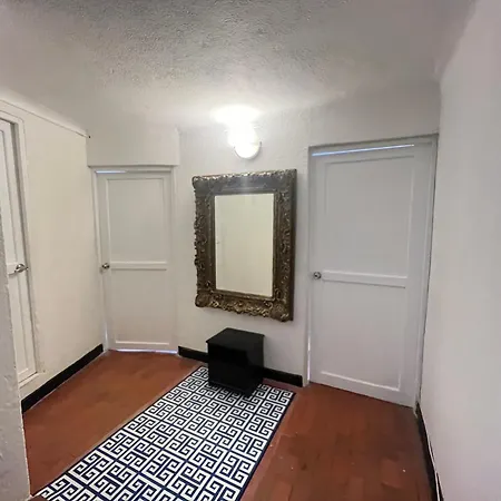 Apartamento Lovely Duplex With Balcony!