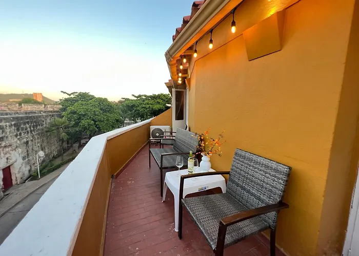 Lovely Duplex With Balcony!